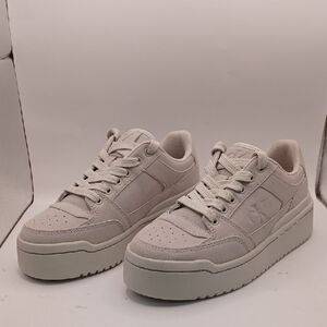 NEW Calvin Klein Alondra Platform Sneaker-Light Gray Women Size 6M US
